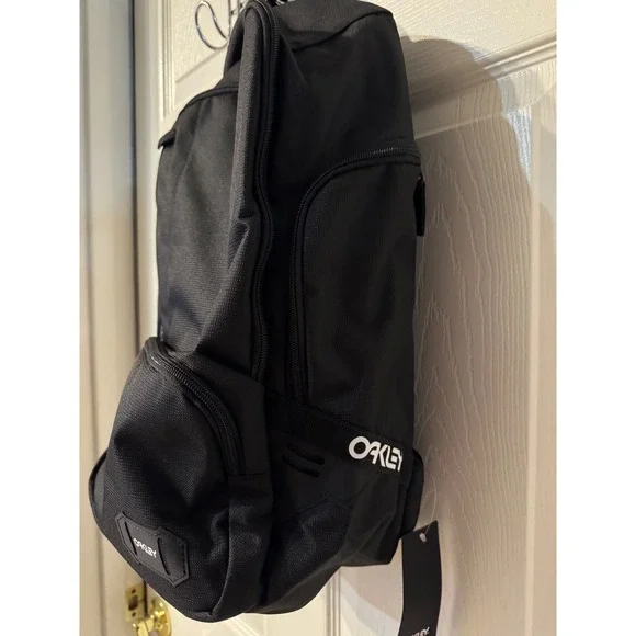 Oakley Street Organizing Backpack 22L Blackout Laptop Bag RFID New School Travel - Picture 8 of 8
